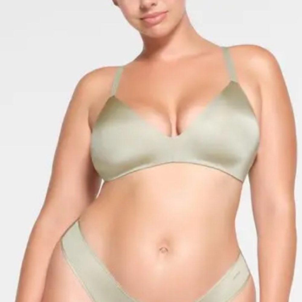 SKIMS Wireless Form T-shirt Bra